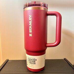 NWT Stanley Quencher ProTour Flip Straw 30oz  Holiday Gilded Pomegranate Limited